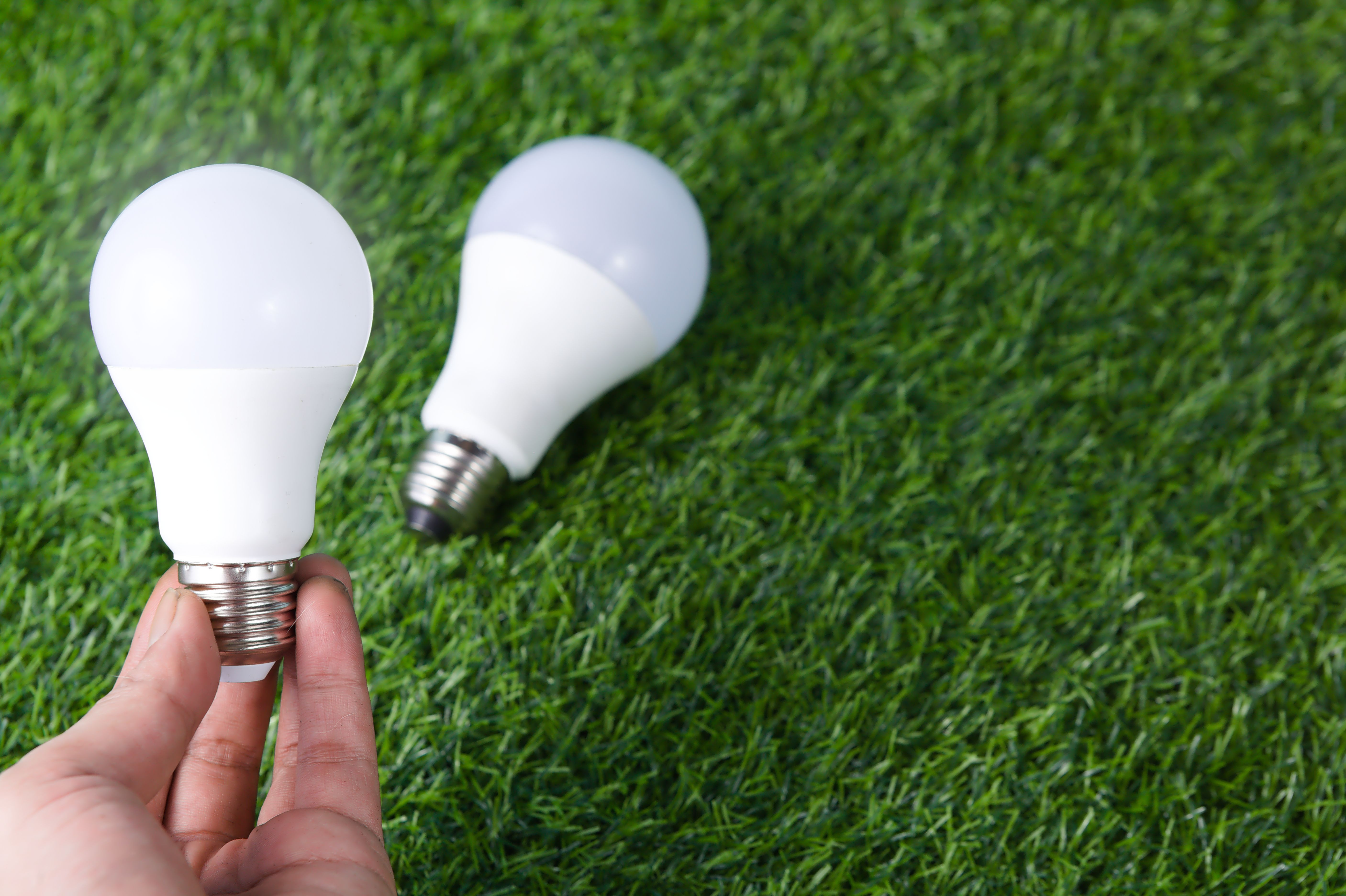 ¿Cuánto consume una bombilla LED al mes?